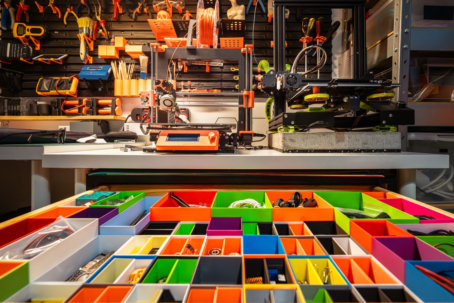 Workstation with separate 3D model parts being assembled